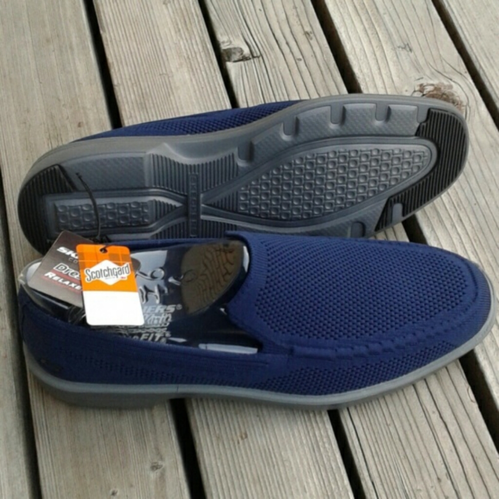 Sketchers dress knit relaxed fit men's shoes size 9.5 Navy